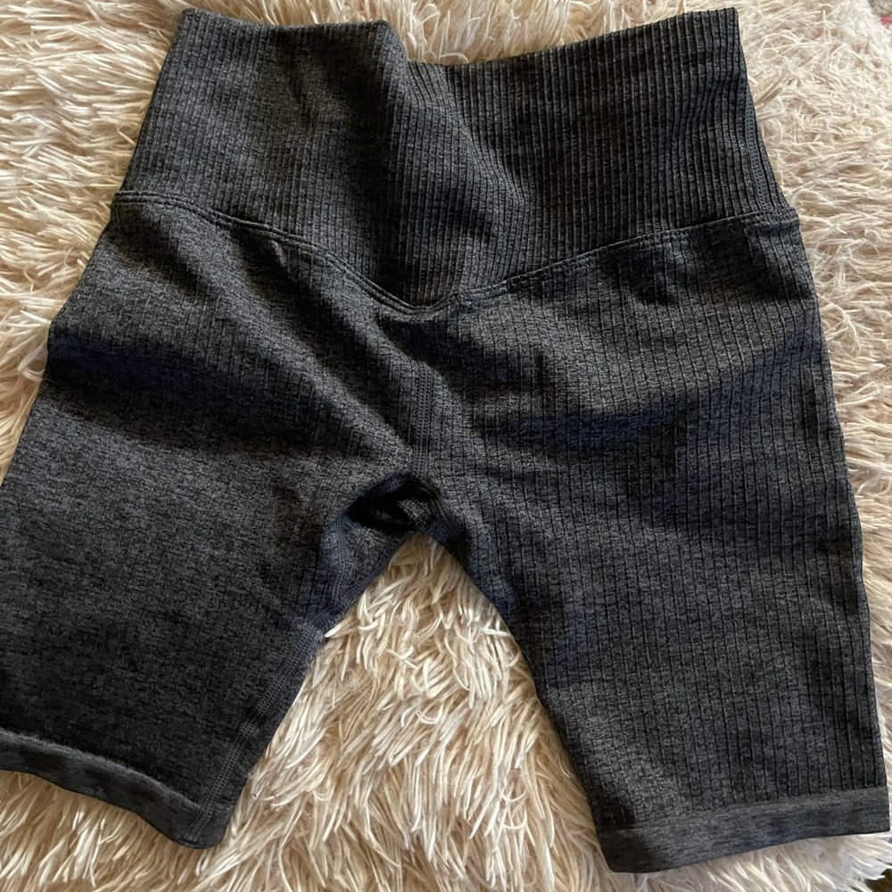 Seamless high rise biker shorts